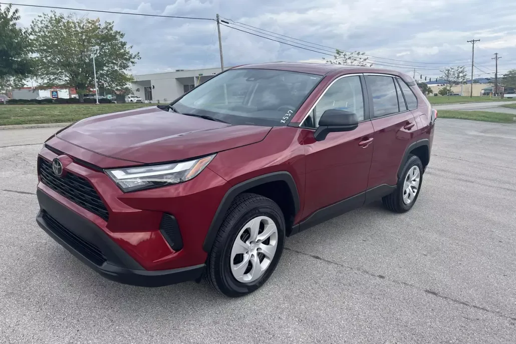 2024 Toyota RAV4 LE photo 1