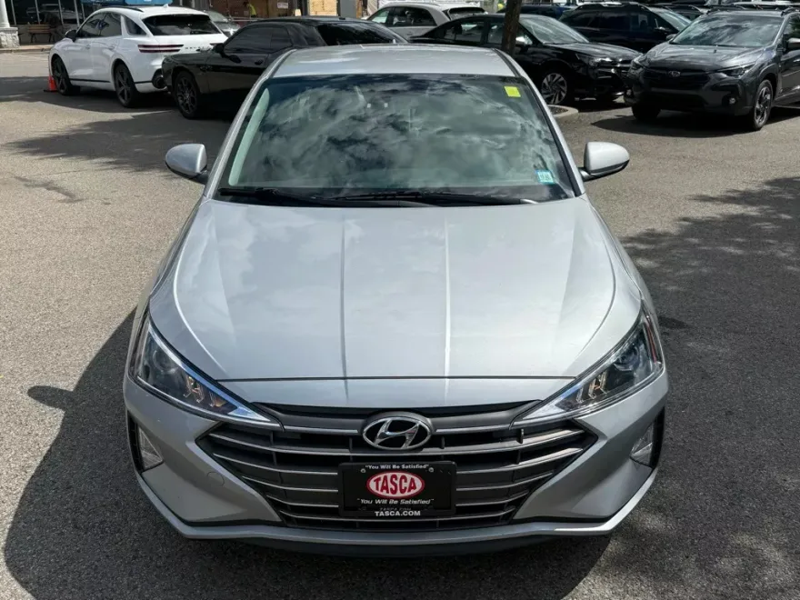 2020 Hyundai Elantra SEL photo 1