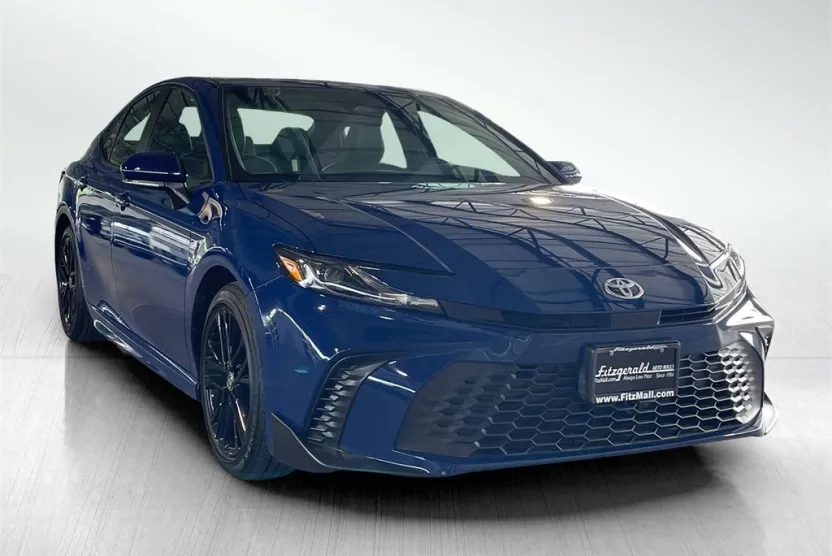 2025 Toyota Camry SE photo 1