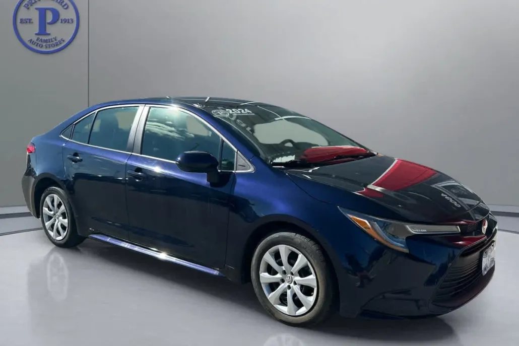 2024 Toyota Corolla LE photo 1