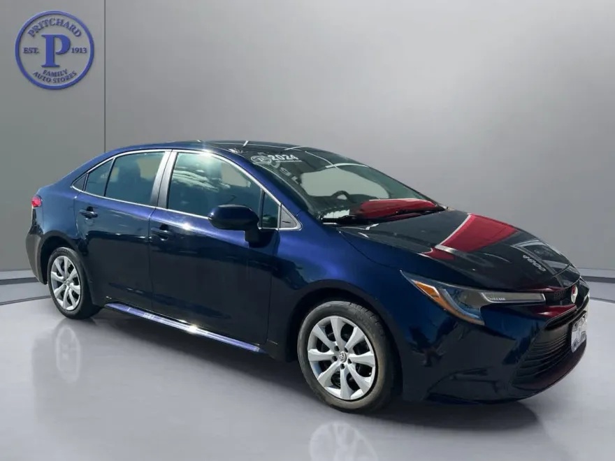 2024 Toyota Corolla LE photo 1