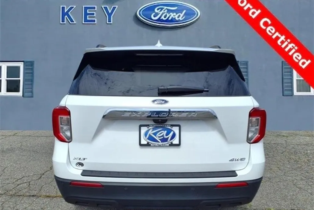2022 Ford Explorer XLT photo 1