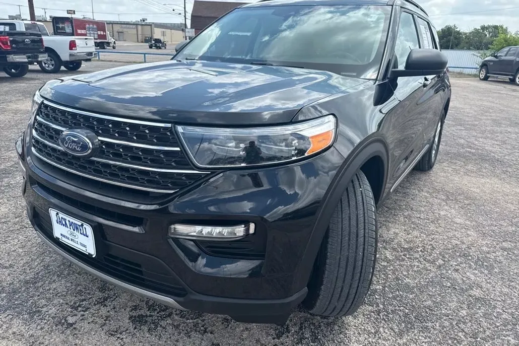 2024 Ford Explorer XLT photo 1