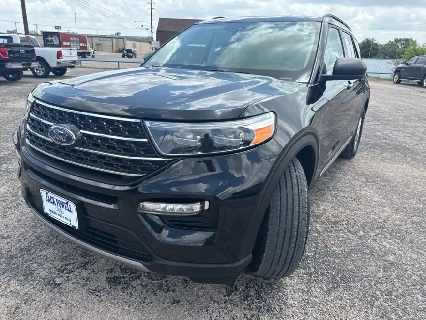 2024 Ford Explorer XLT photo 1