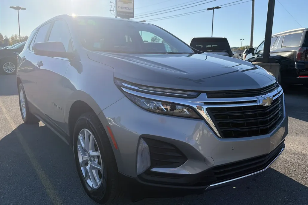 2024 Chevrolet Equinox LT photo 1