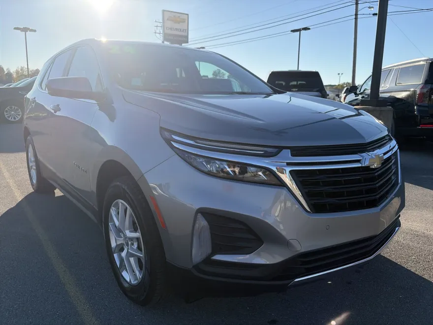 2024 Chevrolet Equinox LT photo 1