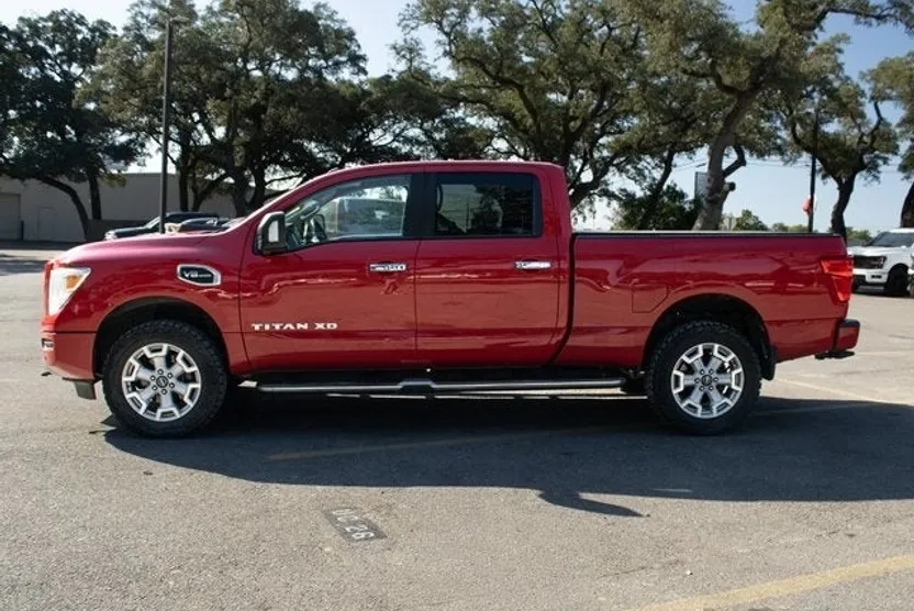 2020 Nissan Titan SV photo 1