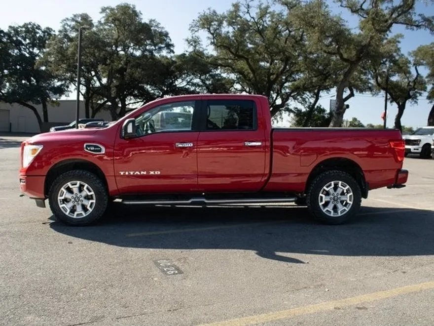 2020 Nissan Titan SV photo 1