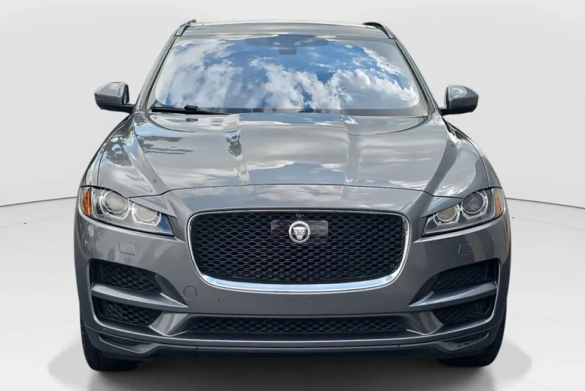2019 Jaguar F-PACE Prestige photo 1