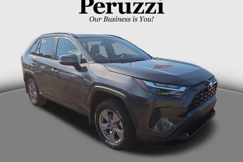 2023 Toyota RAV4 XLE photo 1