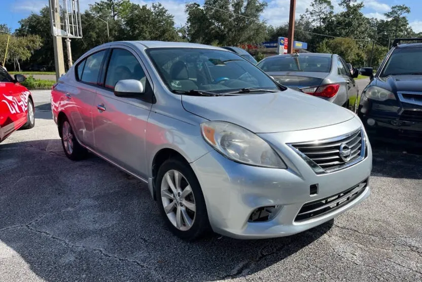 2014 Nissan Versa 1.6 SL photo 1