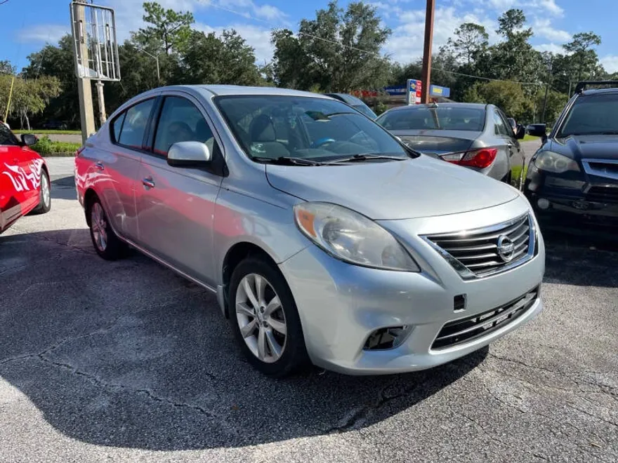 2014 Nissan Versa 1.6 SL photo 1