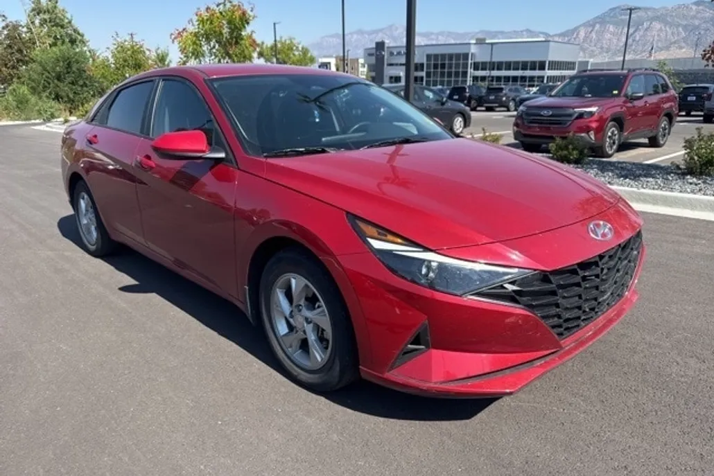 2022 Hyundai Elantra SE photo 1