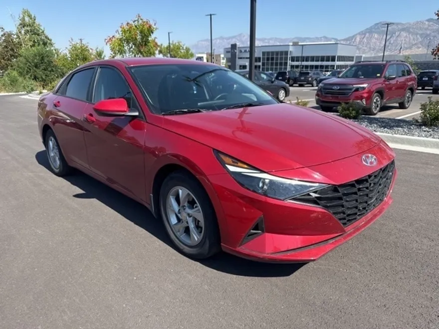 2022 Hyundai Elantra SE photo 1