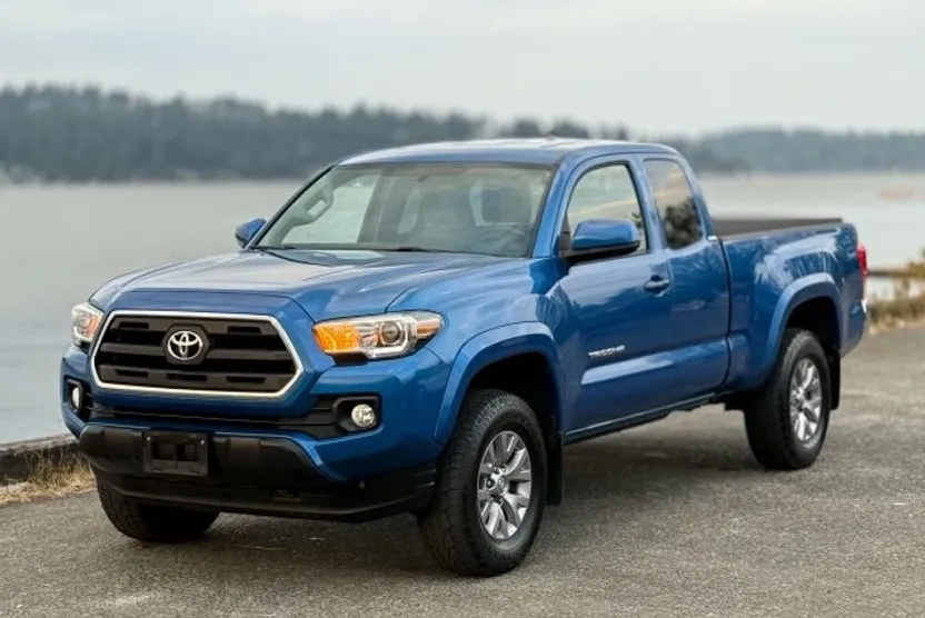 2016 Toyota Tacoma Access Cab SR5 photo 1