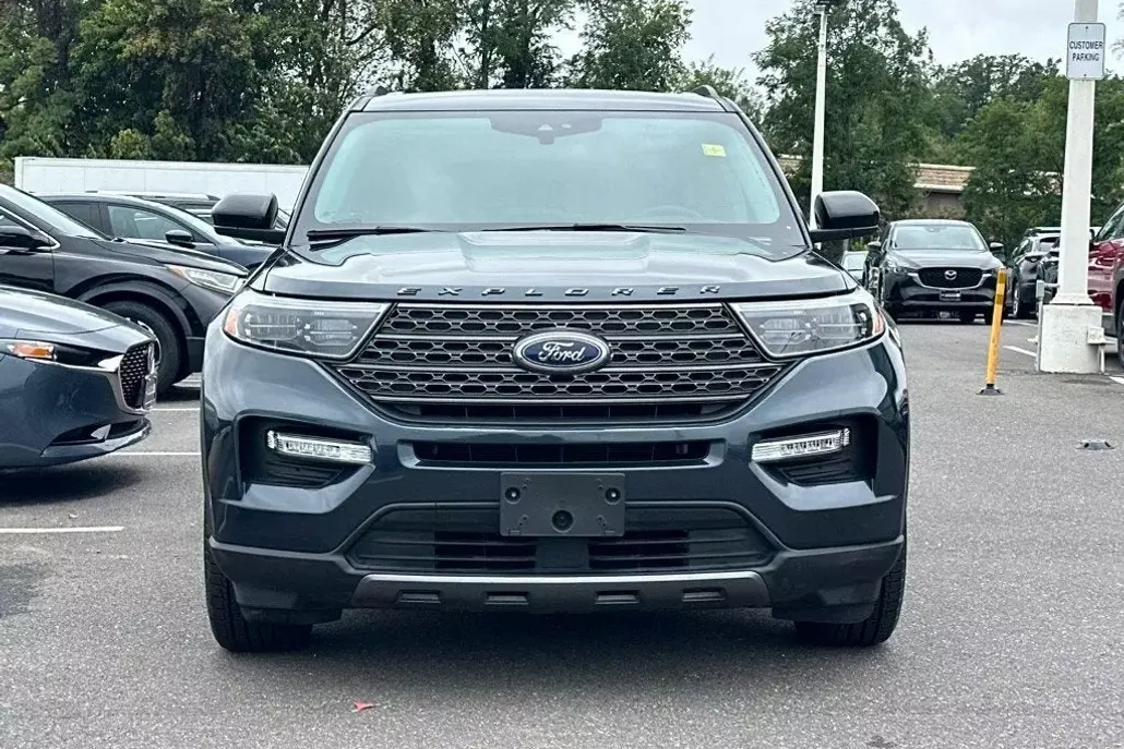 2022 Ford Explorer XLT photo 1