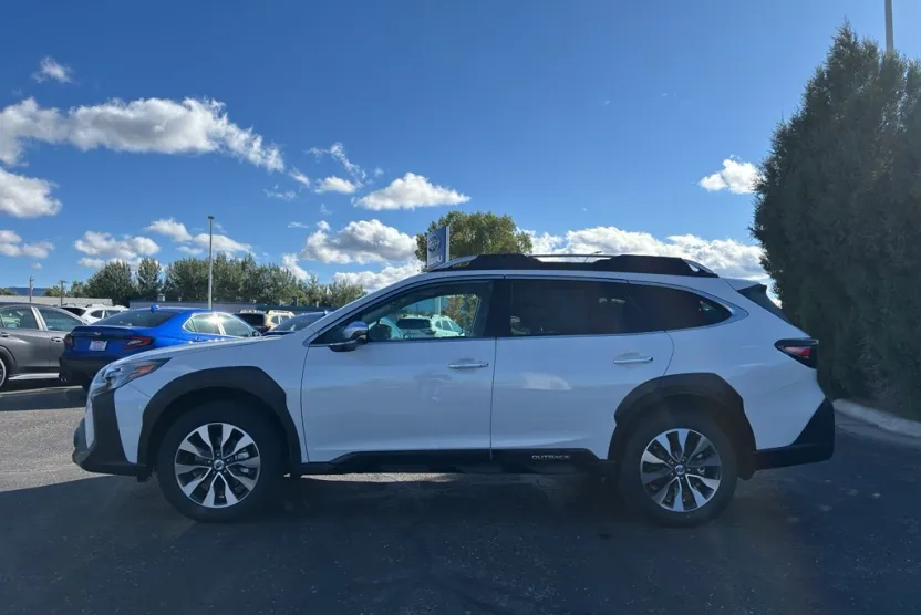 2025 Subaru Outback Touring XT photo 1
