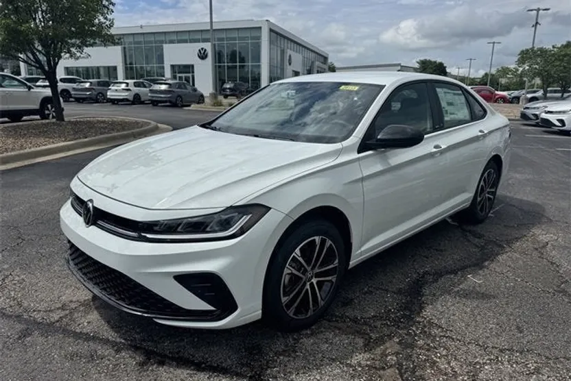 2025 Volkswagen Jetta Sport photo 1