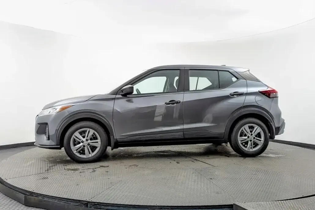 2023 Nissan Kicks S photo 1