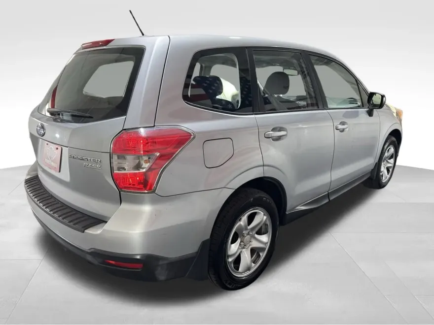 2014 Subaru Forester 2.5i photo 1