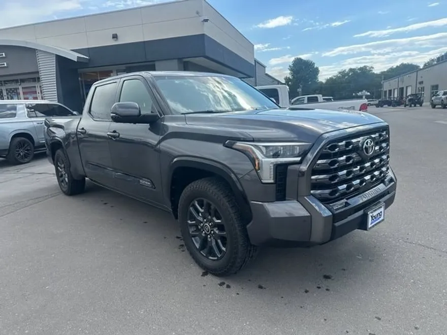 2022 Toyota Tundra Platinum CrewMax photo 1