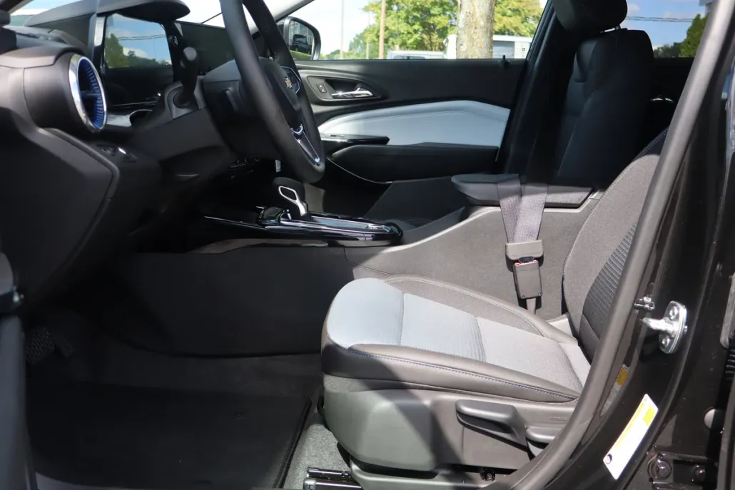2025 Chevrolet Trax LT photo 1