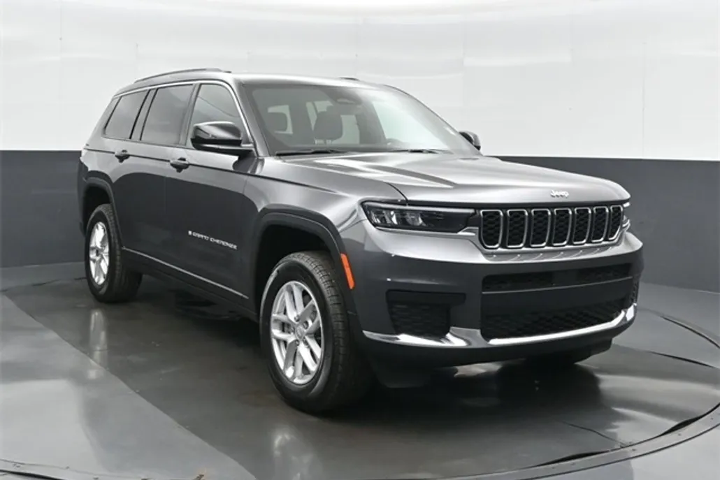 2025 Jeep Grand Cherokee Laredo photo 1