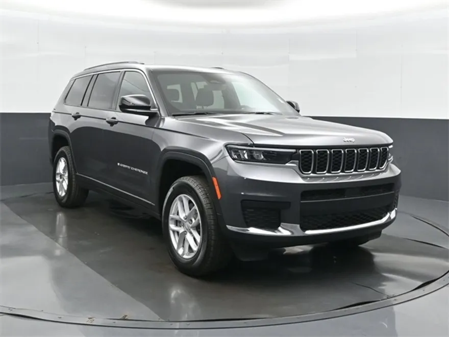 2025 Jeep Grand Cherokee Laredo photo 1