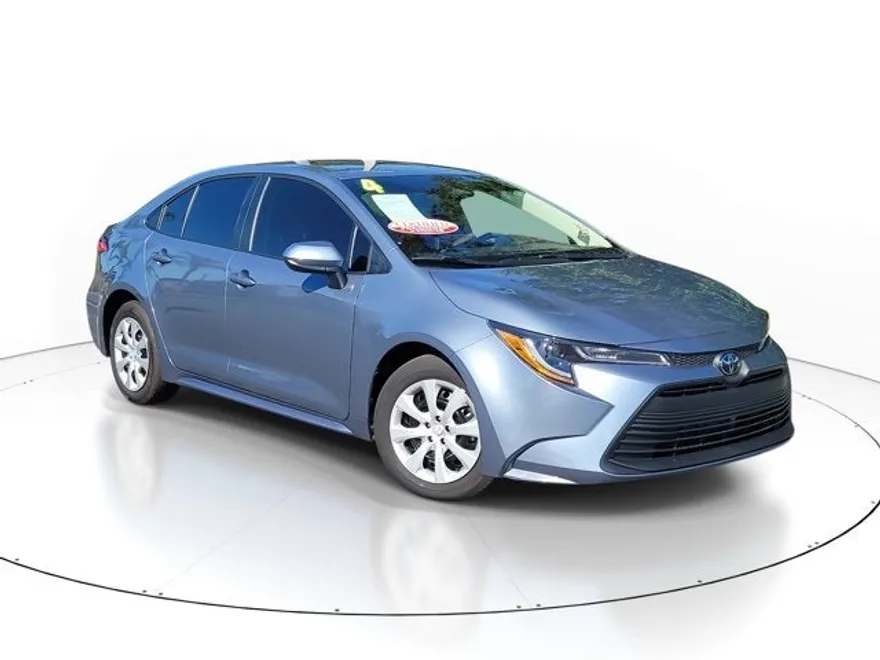2024 Toyota Corolla LE photo 1