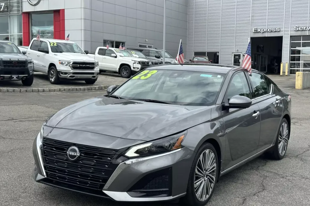 2023 Nissan Altima 2.5 SL photo 1