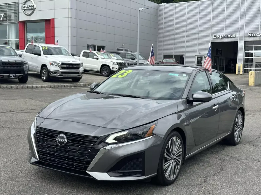 2023 Nissan Altima 2.5 SL photo 1