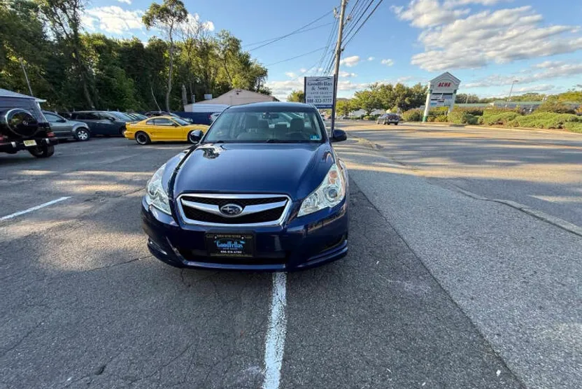 2011 Subaru Legacy 2.5i Premium photo 1