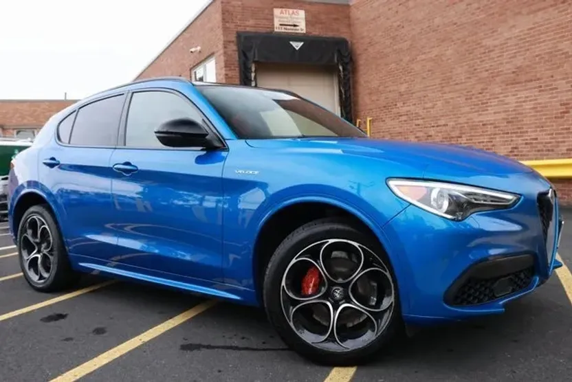 2023 Alfa Romeo Stelvio Ti photo 1