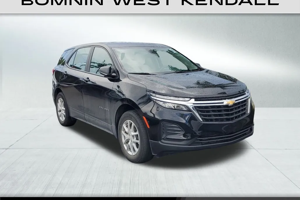 2023 Chevrolet Equinox LS photo 1