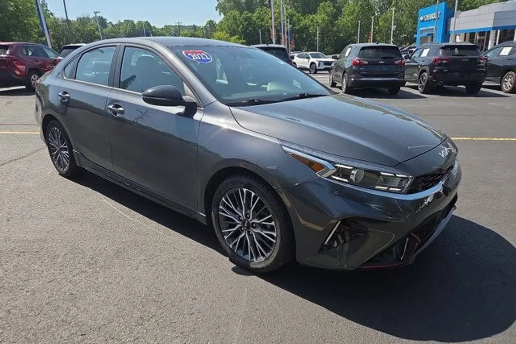 2022 Kia Forte GT-Line photo 1