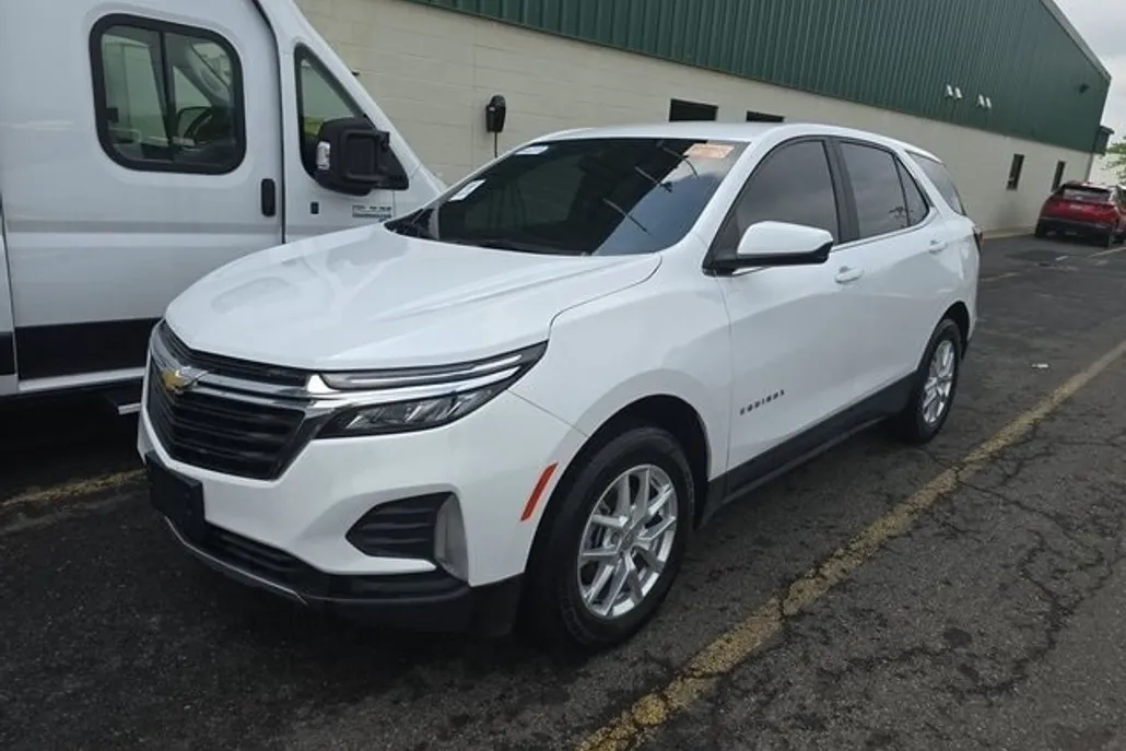 2022 Chevrolet Equinox LT photo 1