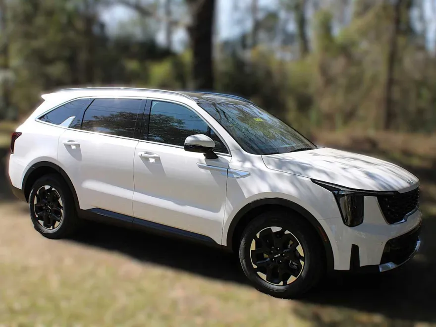 2025 Kia Sorento S photo 1