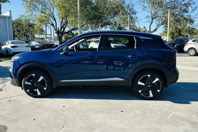 2026 Nissan Kicks SR photo 1