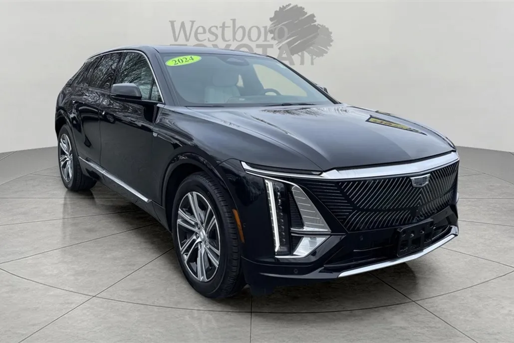 2024 Cadillac Lyriq Luxury photo 1