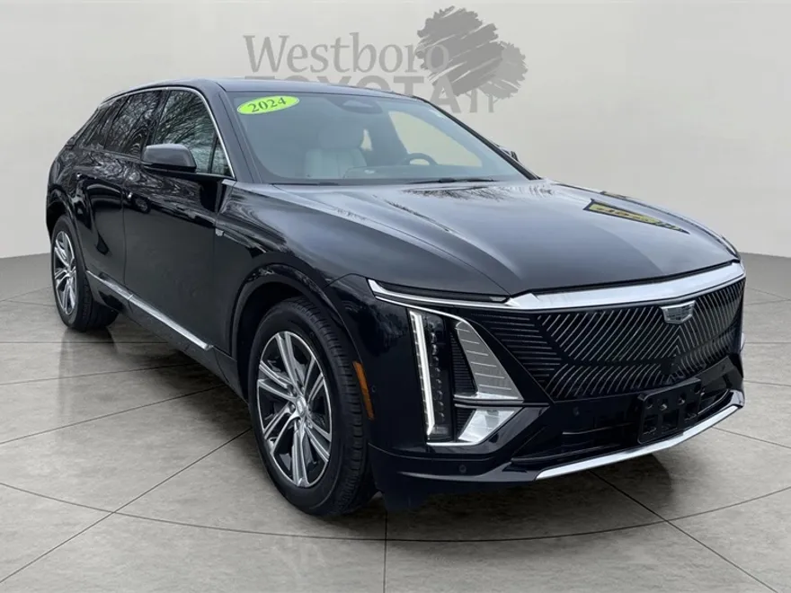 2024 Cadillac Lyriq Luxury photo 1