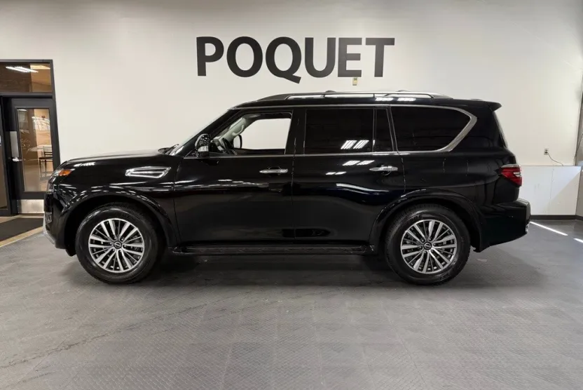 2023 Nissan Armada SL photo 1