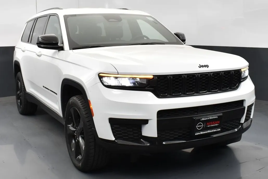 2023 Jeep Grand Cherokee Altitude photo 1