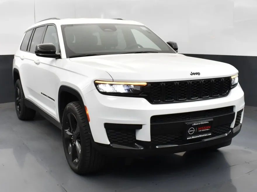 2023 Jeep Grand Cherokee Altitude photo 1
