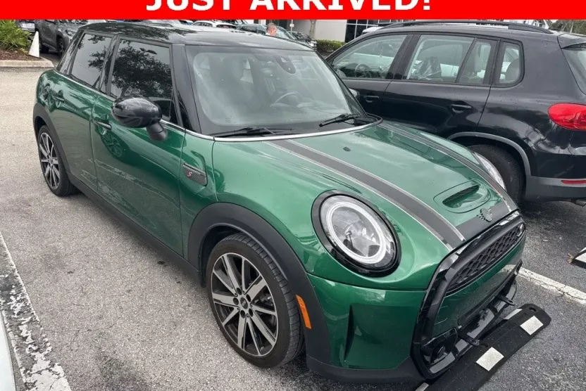2023 Mini Cooper 4 Door Hardtop Base photo 1