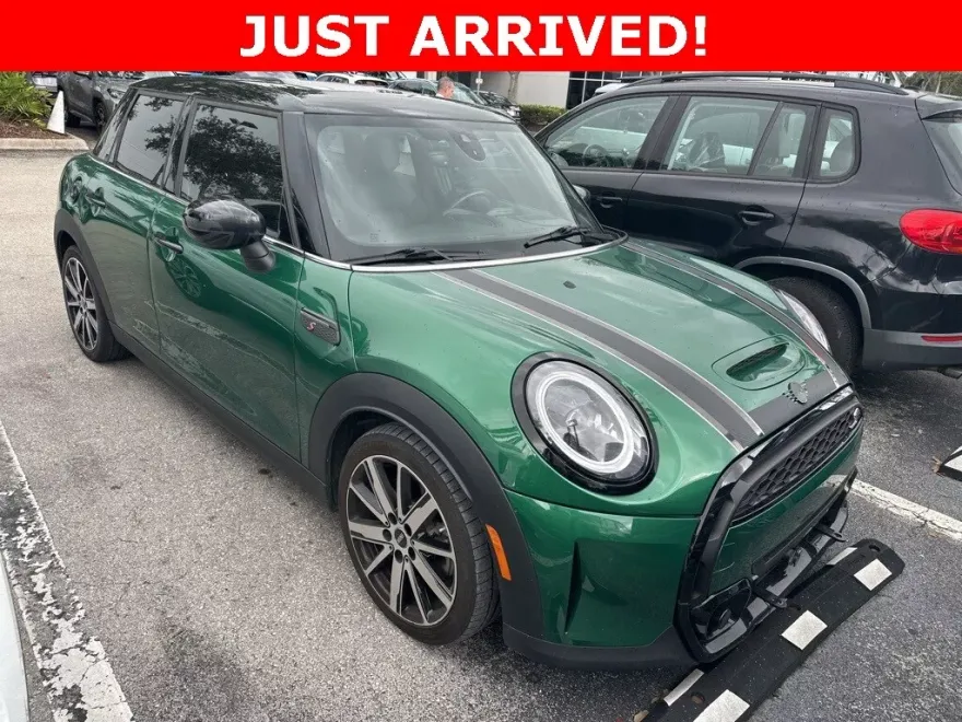 2023 Mini Cooper 4 Door Hardtop Base photo 1