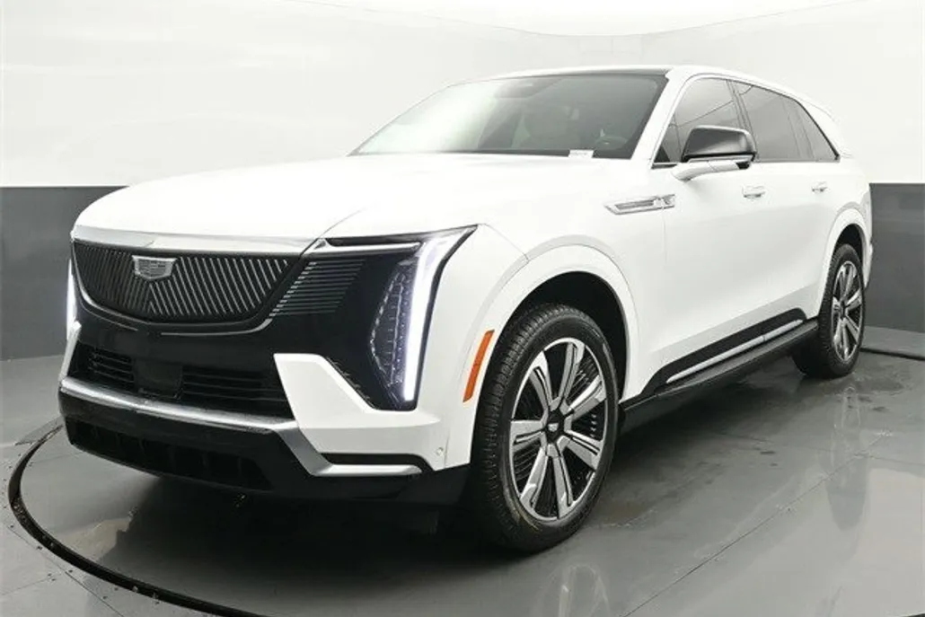 2025 Cadillac Escalade IQ Luxury photo 1