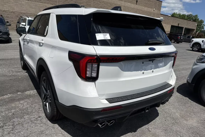 2025 Ford Explorer ST photo 1
