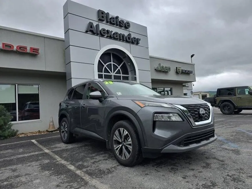2023 Nissan Rogue AWD SV photo 1