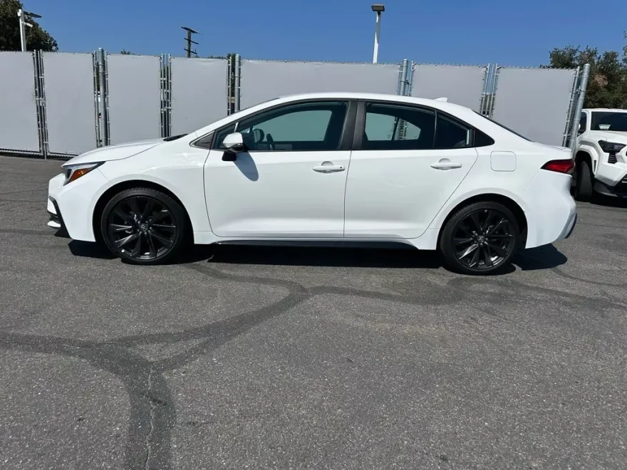 2025 Toyota Corolla SE photo 1