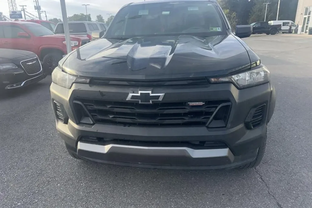 2024 Chevrolet Colorado Trail Boss photo 1